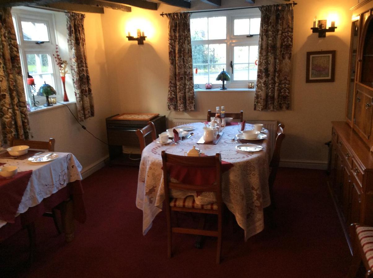 The Old Forge B&B Knockin Eksteriør bilde